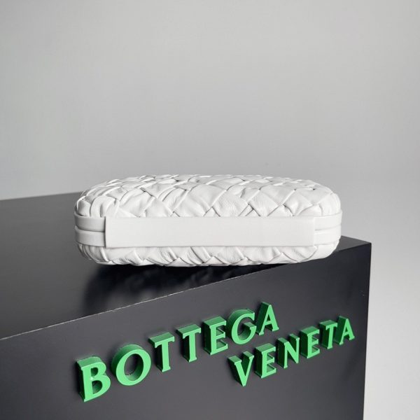 Réplique Bottega Veneta Knot Minaudiere Clutch en Foulard Blanc – Image 8