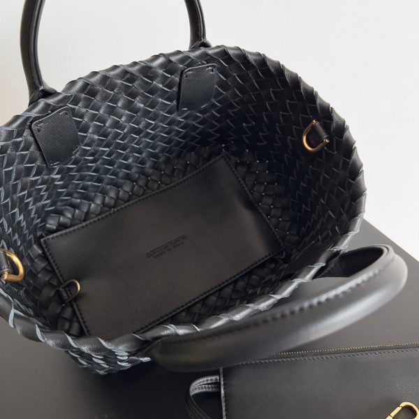 Réplique du sac Bottega Veneta Cabat Mini en cuir d’agneau intrecciato noir – Image 6