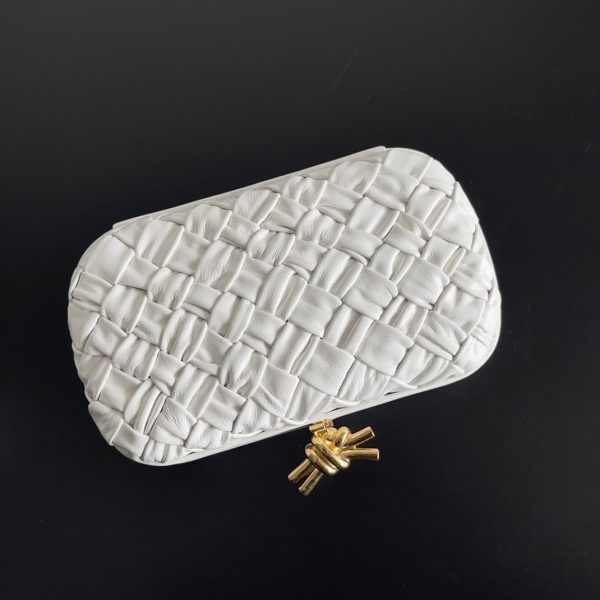 Réplique Bottega Veneta Knot Minaudiere Clutch en Foulard Blanc – Image 6