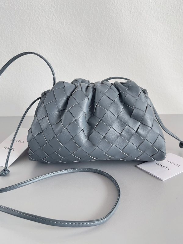 Réplique Mini Pochette Bottega Veneta avec Sangle en Thunder – Image 6