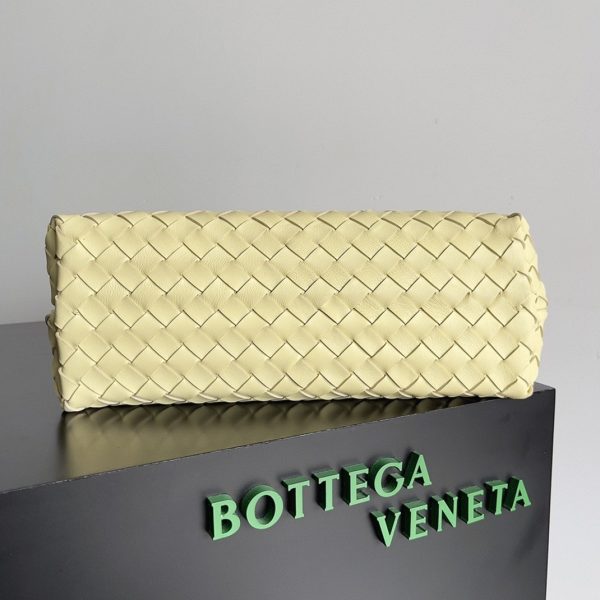 Réplique sac Bottega Veneta Andiamo moyen en Crème Glacée – Image 4
