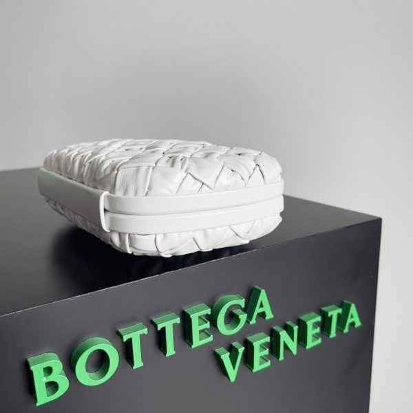 Réplique Bottega Veneta Knot Minaudiere Clutch en Foulard Blanc – Image 5