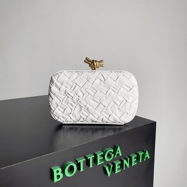 Réplique Bottega Veneta Knot Minaudiere Clutch en Foulard Blanc – Image 4