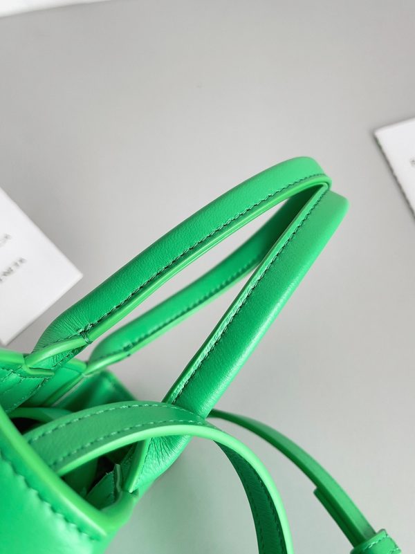 Réplique Bottega Veneta Cassette Mini Tote Bag en Perruche – Image 8