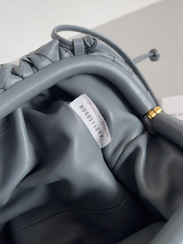 Réplique Mini Pochette Bottega Veneta avec Sangle en Thunder – Image 2