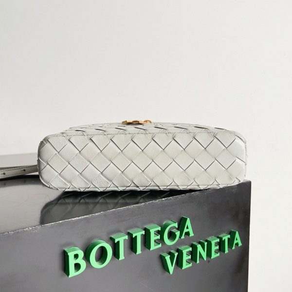 Faux vanity case Bottega Veneta Bang Bang en Ivoire – Image 2