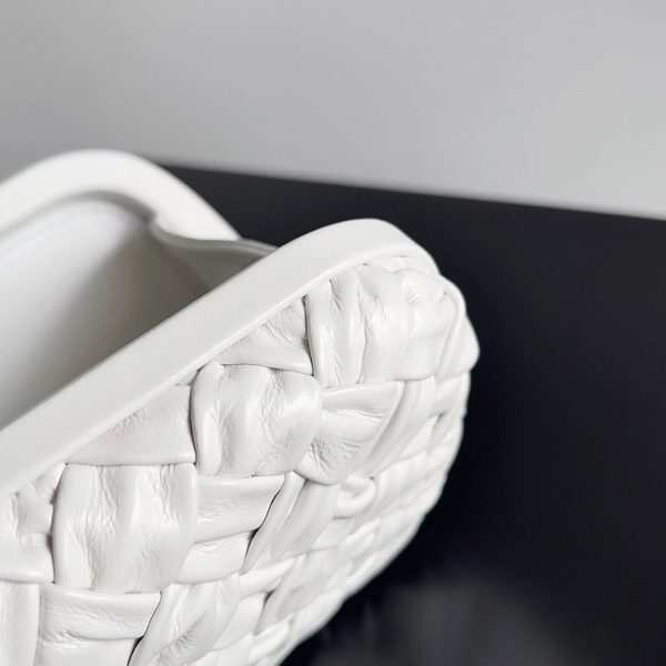 Réplique Bottega Veneta Knot Minaudiere Clutch en Foulard Blanc – Image 2