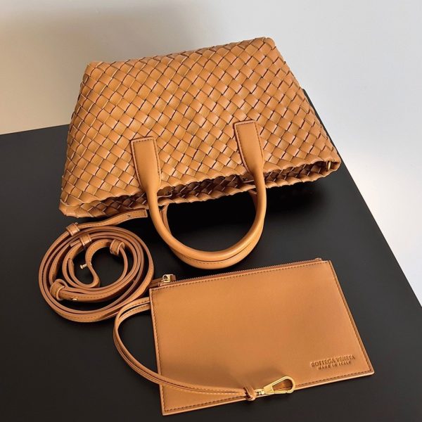 Fausse Bottega Veneta Cabat Mini en cuir d’agneau intrecciato caramel – Image 9