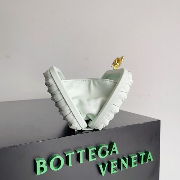 Fausse Bottega Veneta Knot Minaudiere Clutch en Glacier – Image 8