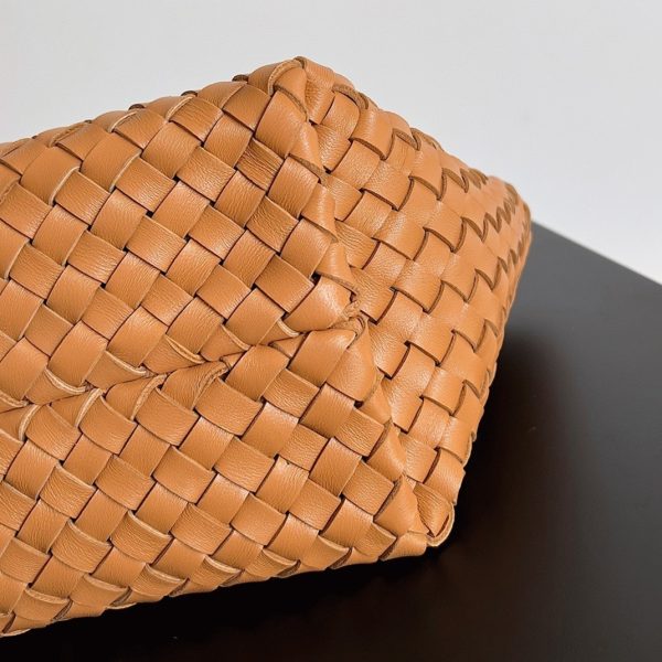 Fausse Bottega Veneta Cabat Mini en cuir d’agneau intrecciato caramel – Image 8