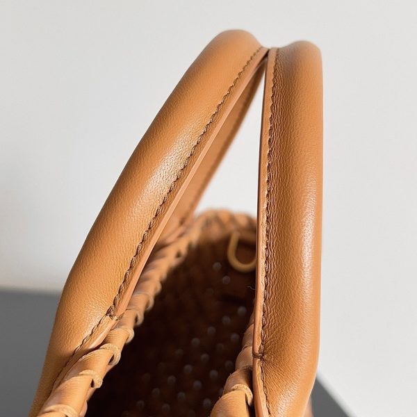 Fausse Bottega Veneta Cabat Mini en cuir d’agneau intrecciato caramel – Image 7