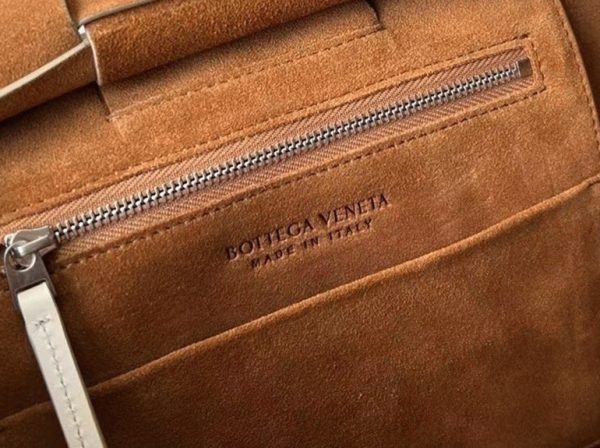 Fausse Bottega Veneta Arco Small en cuir intrecciato blanc – Image 9