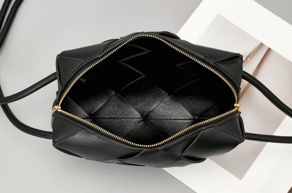 Réplique petit sac Bottega Veneta Cassette Camera en Noir – Image 9