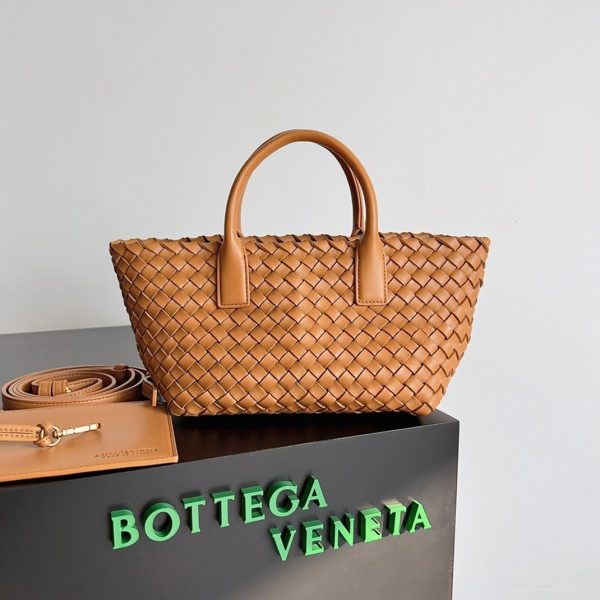 Fausse Bottega Veneta Cabat Mini en cuir d’agneau intrecciato caramel – Image 6