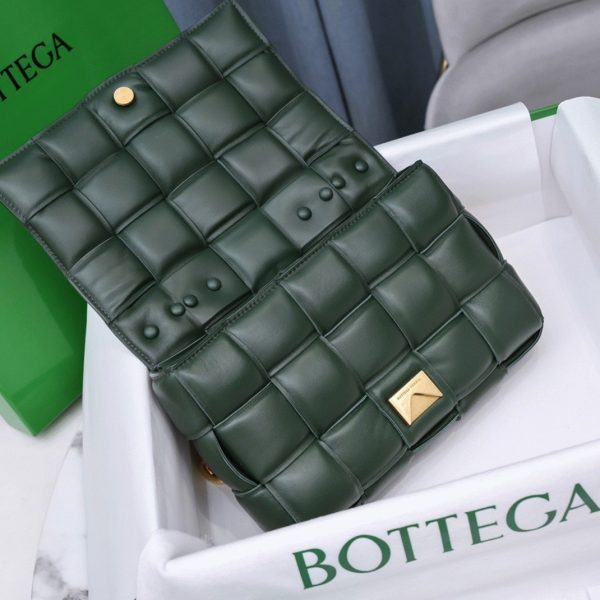 Contrefaçon du sac Bottega Veneta Chain Cassette en Raintree – Image 4