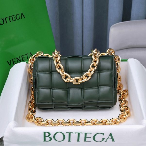 Contrefaçon du sac Bottega Veneta Chain Cassette en Raintree – Image 3