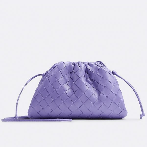 Contrefaçon sac Bottega Veneta Mini Pouch avec bandoulière en Wisteria