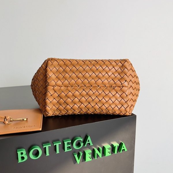 Fausse Bottega Veneta Cabat Mini en cuir d’agneau intrecciato caramel – Image 5