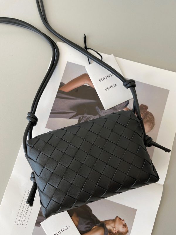 Faux Mini Sac Bottega Veneta Loop en Noir – Image 8