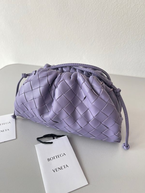 Contrefaçon sac Bottega Veneta Mini Pouch avec bandoulière en Wisteria – Image 5