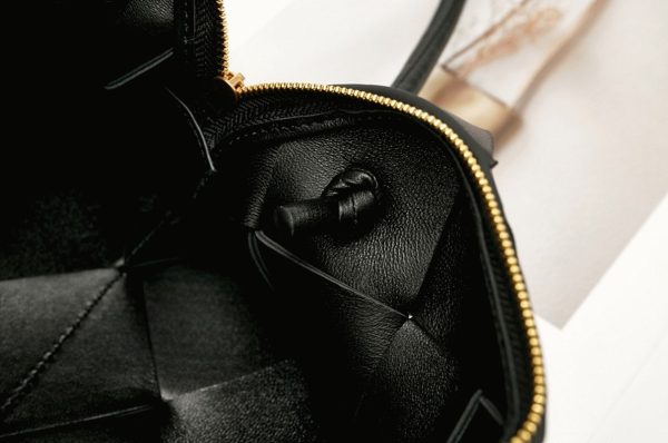 Réplique petit sac Bottega Veneta Cassette Camera en Noir – Image 3