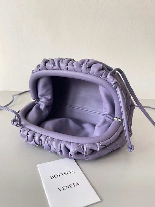 Contrefaçon sac Bottega Veneta Mini Pouch avec bandoulière en Wisteria – Image 4