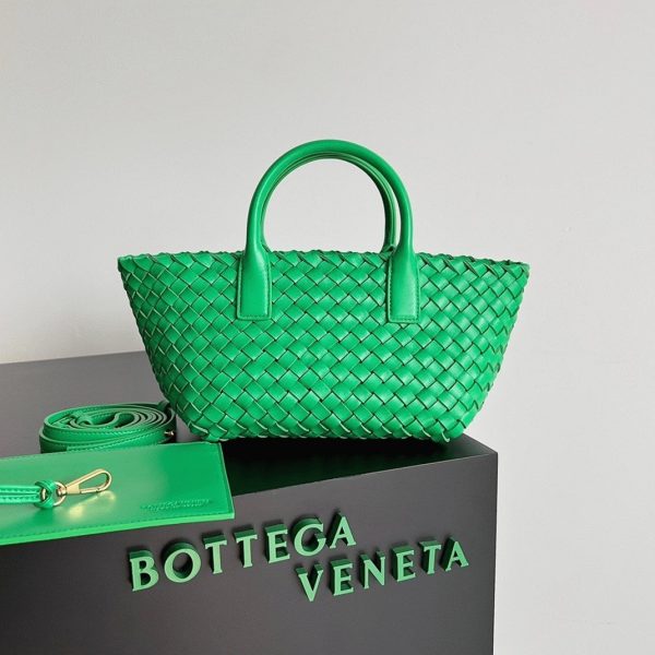 Fausse Bottega Veneta Cabat Mini en cuir d’agneau intrecciato vert – Image 10