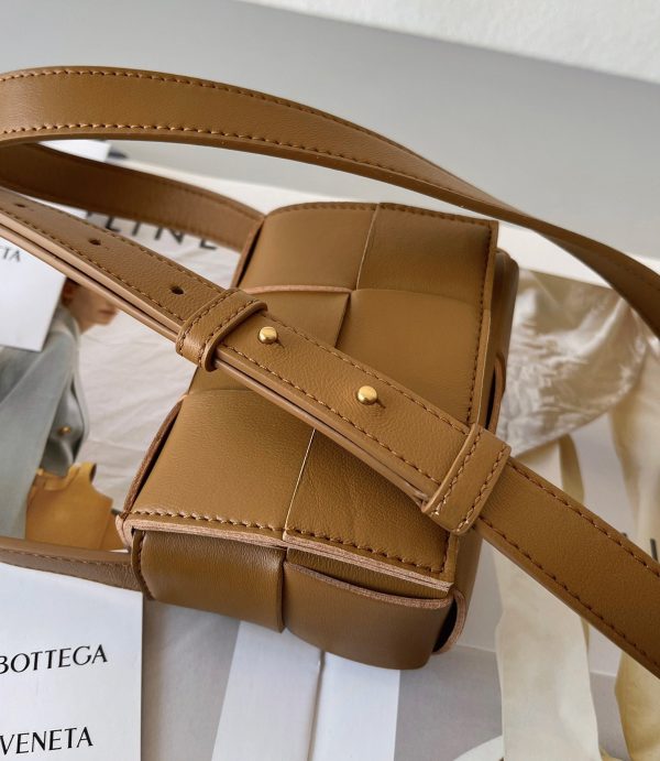 Réplique du sac Bottega Veneta Candy Cassette en Acorn – Image 8