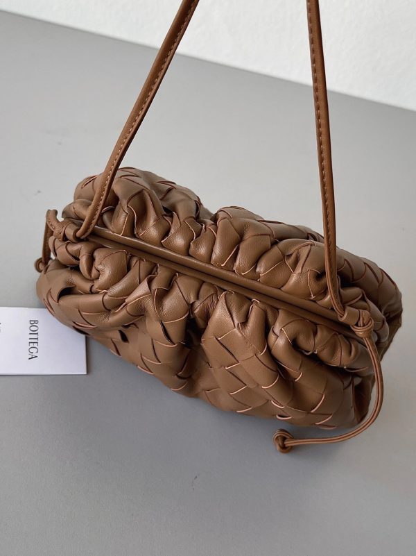 Faux Mini Pochette Bottega Veneta avec Sangle en Caramel – Image 7