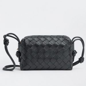 Faux Mini Sac Bottega Veneta Loop en Noir