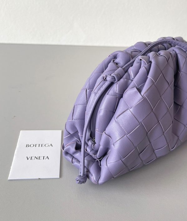 Contrefaçon sac Bottega Veneta Mini Pouch avec bandoulière en Wisteria – Image 3