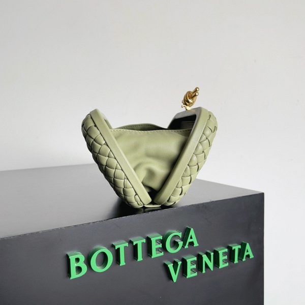 Faux minaudière Bottega Veneta Knot en Travertine – Image 7