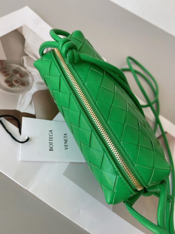 Contrefaçon Mini Sac Bottega Veneta Loop en Vert – Image 9