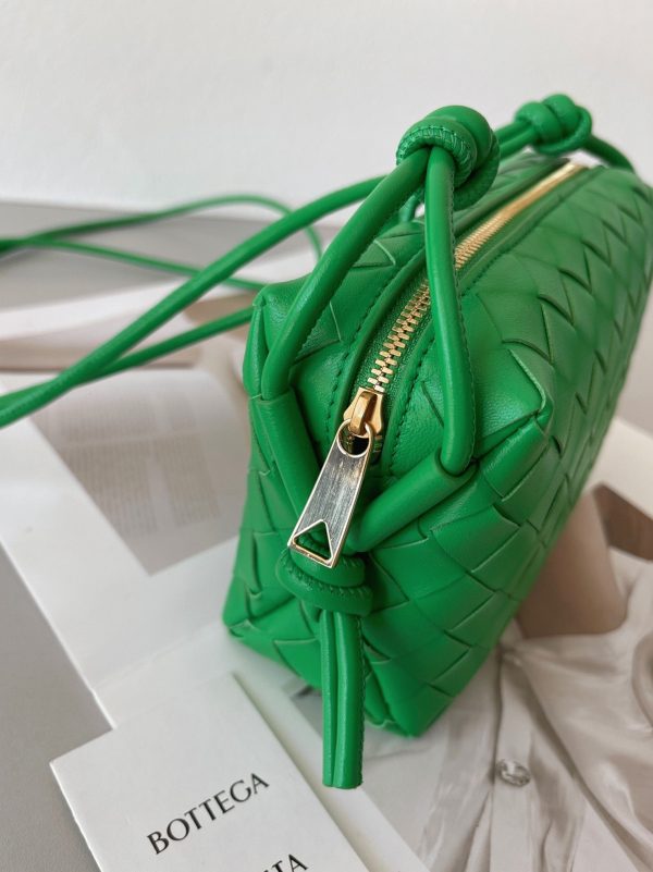 Contrefaçon Mini Sac Bottega Veneta Loop en Vert – Image 8