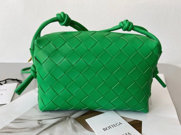Contrefaçon Mini Sac Bottega Veneta Loop en Vert – Image 6