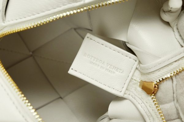 Faux mini sac Bottega Veneta Cassette Camera en Blanc – Image 4