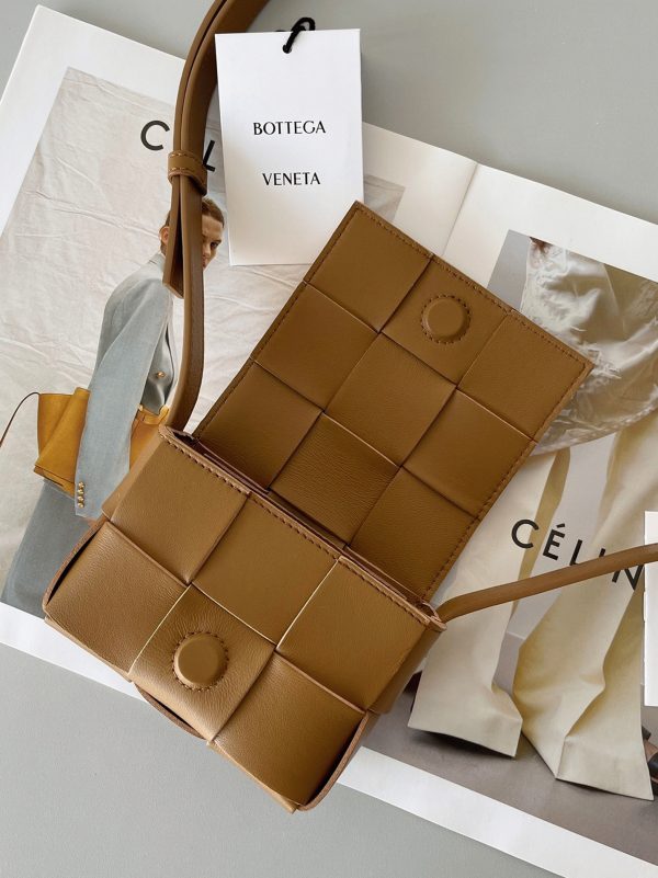 Réplique du sac Bottega Veneta Candy Cassette en Acorn – Image 7