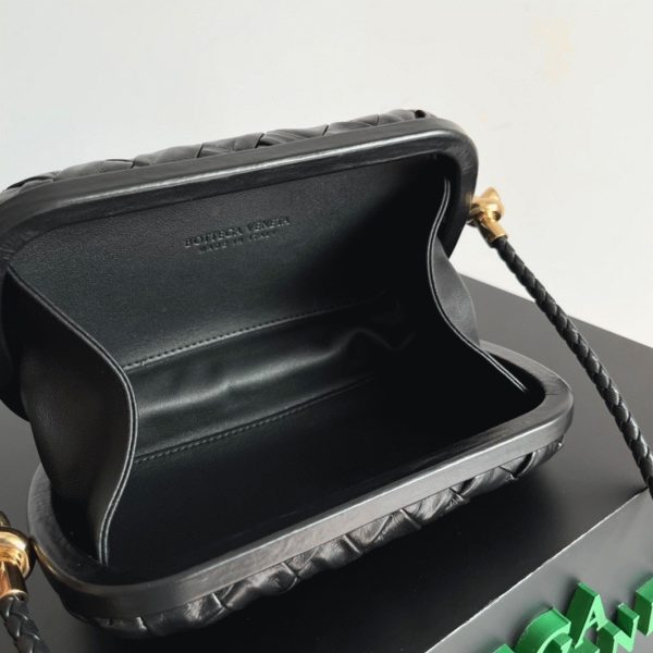 Fausse Bottega Veneta Knot Minaudiere sur Bandoulière en Cuir Intreccio Foulard Noir – Image 8