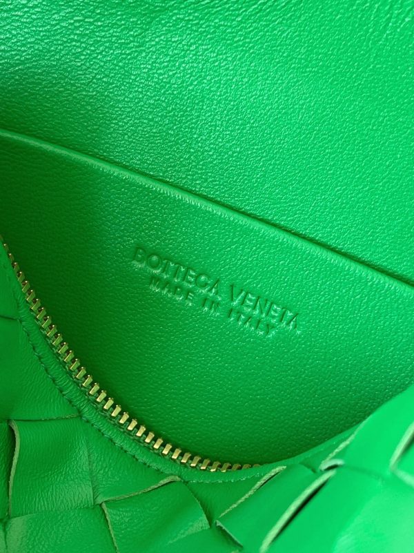 Contrefaçon Mini Sac Bottega Veneta Loop en Vert – Image 5