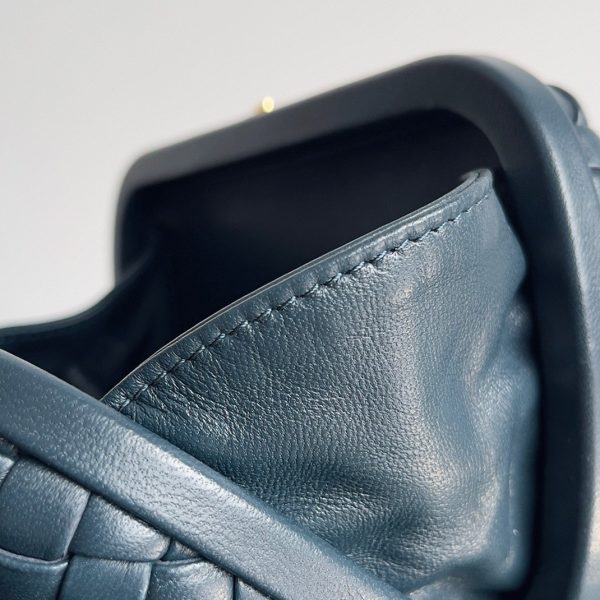 Contrefaçon minaudière Bottega Veneta Knot en Space – Image 8