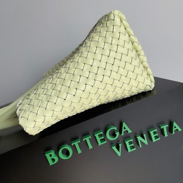 Contrefaçon du sac Bottega Veneta Cabat Medium en cuir d’agneau intrecciato citron – Image 8