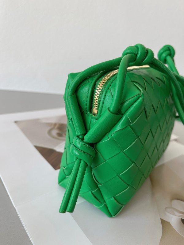 Contrefaçon Mini Sac Bottega Veneta Loop en Vert – Image 4