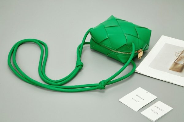 Réplique mini sac Bottega Veneta Cassette Camera en Parakeet – Image 9