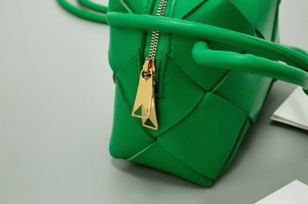 Réplique mini sac Bottega Veneta Cassette Camera en Parakeet – Image 6