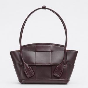 Fausse Bottega Veneta Arco Small en cuir de veau intrecciato raisin