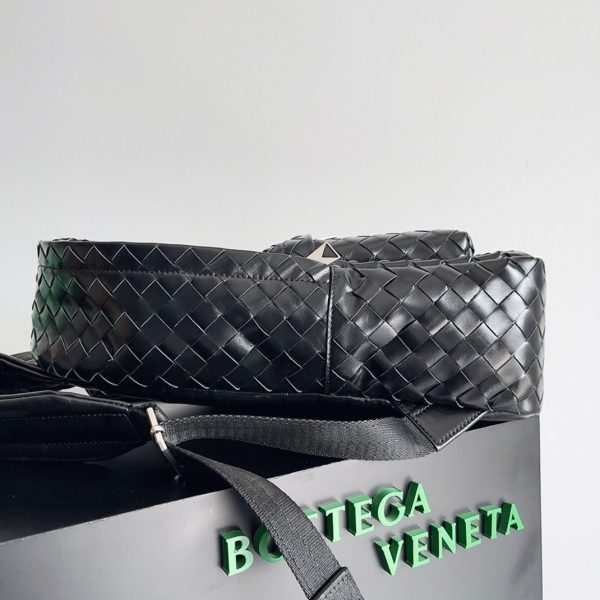 Fausse Bottega Veneta Medium Backpack en Noir – Image 4