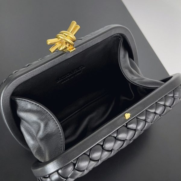 Faux minaudière Bottega Veneta Knot en Noir – Image 7