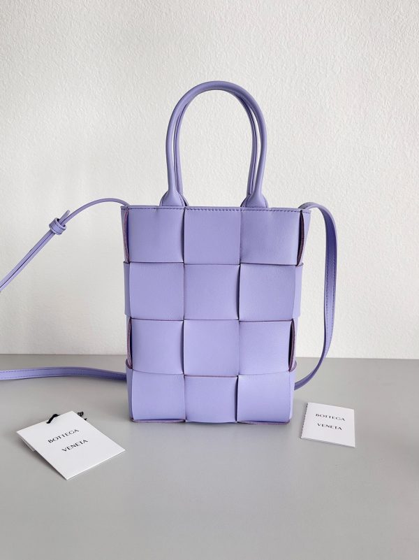 Fausse Bottega Veneta Cassette Mini Tote Bag en Lilas – Image 5