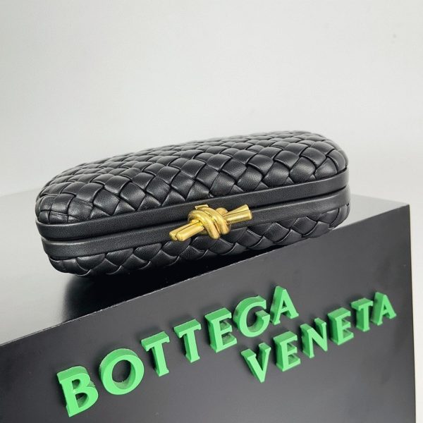 Faux minaudière Bottega Veneta Knot en Noir – Image 4