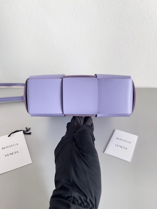 Fausse Bottega Veneta Cassette Mini Tote Bag en Lilas – Image 7